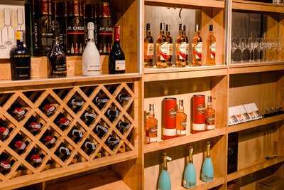 Cửa Hàng Rượu Ngoại Wine Lux