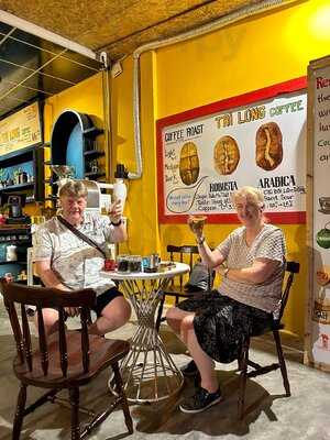 Trí Long Coffee Shop