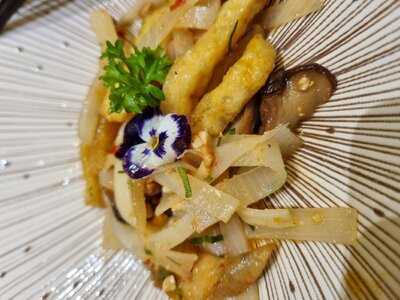 Delek Chay - 18 Hàn Thuyên