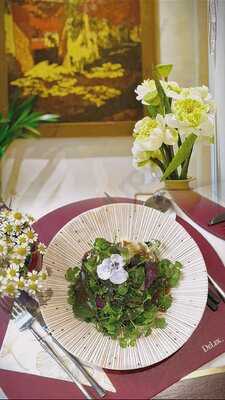 Delek Chay - 18 Hàn Thuyên