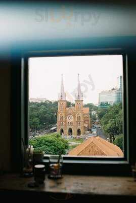 Người Tám Chuyện House