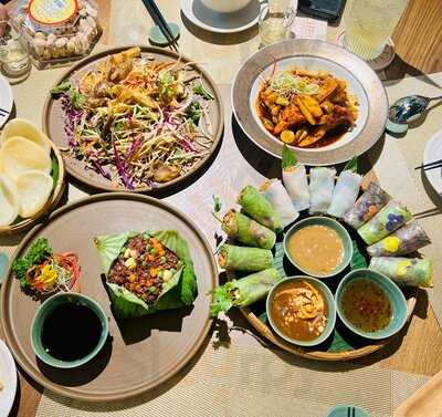 Nhà Hàng Chay Heli Vegetarian Bistro