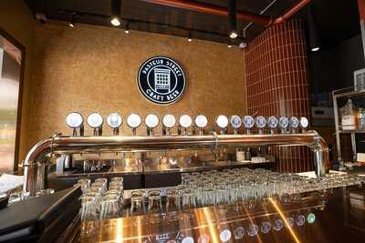 Pasteur Street Craft Beer - Cua Bac Taproom