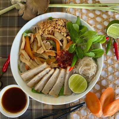 Anh Út - Mì Quảng Trộn - Mì Quảng Ngon