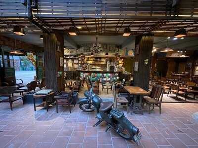 Lua Café Old Saigon Art Exhibition