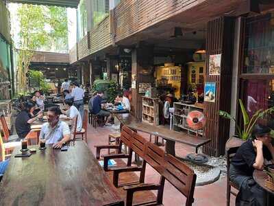 Lua Café Old Saigon Art Exhibition