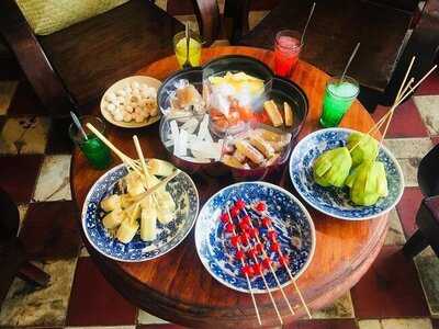 Lua Café Old Saigon Art Exhibition