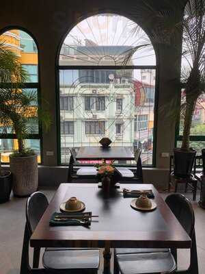 Lá Lốt Vietnamese Cuisine & Wine