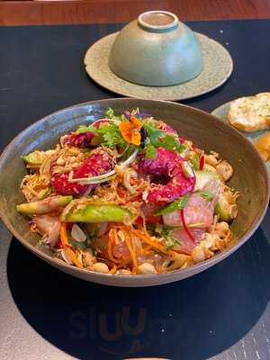 Lá Lốt Vietnamese Cuisine & Wine