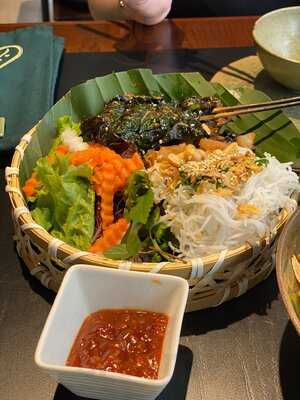 Lá Lốt Vietnamese Cuisine & Wine