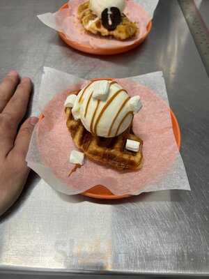 Ringring Artisan Gelato Store