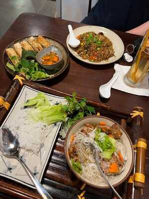 Gánh Hà Nội Restaurant