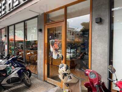 The Coffee House - Võ Văn Tần