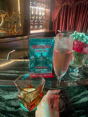 L' Apella Cafe & Lounge