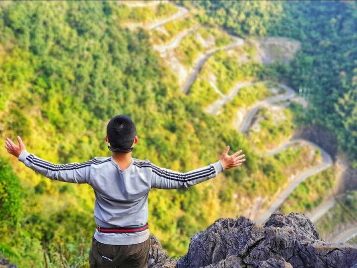 Bún Bò Huế Chị Chị Em Em Bảo Lạc