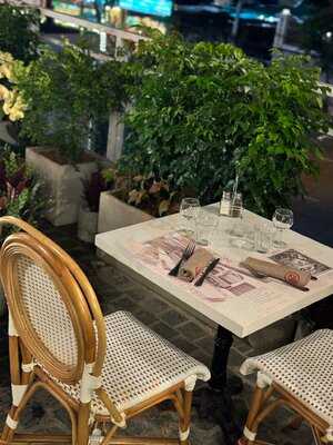 La Fontaine French Bistrot