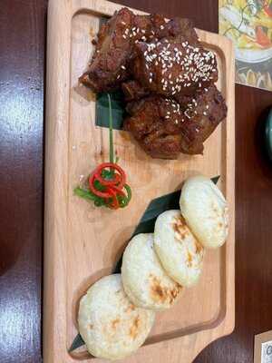 Nhà Hàng Mùa Nước Nổi