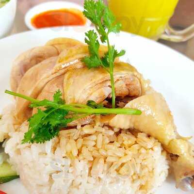 Cơm Gà Hải Nam Yummy - Hương Vị Singapore Truyền Thống