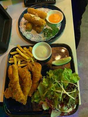 Waikiki Bar & Restaurant