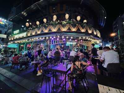 Waikiki Bar & Restaurant