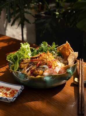 Vietnom - Local Eatery