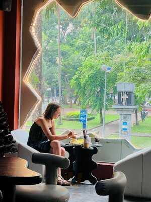 Little Saigon Restaurant & Pub