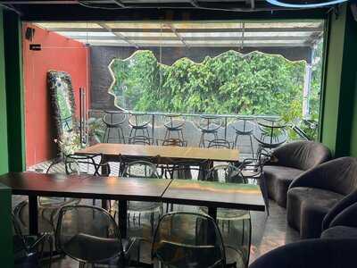 Little Saigon Restaurant & Pub