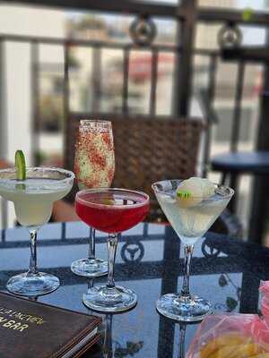 Bella Lake View Sky Bar & Restaurant