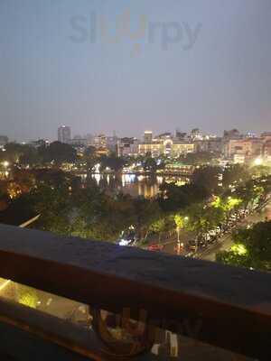 Bella Lake View Sky Bar & Restaurant