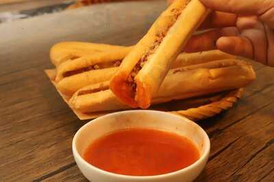 Bánh Mì Que - Pate Bếp Nhà Cơm