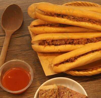 Bánh Mì Que - Pate Bếp Nhà Cơm
