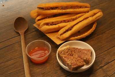 Bánh Mì Que - Pate Bếp Nhà Cơm