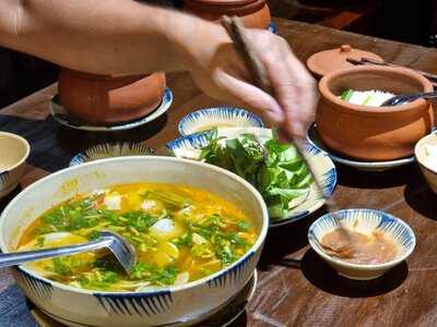 Com Nieu Mon Hue Den Dau