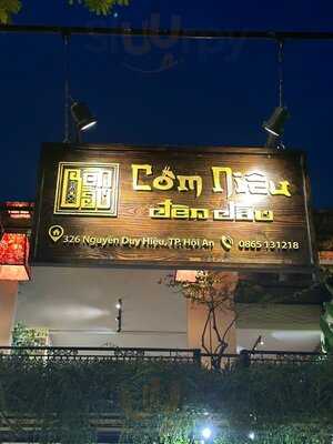 Com Nieu Mon Hue Den Dau
