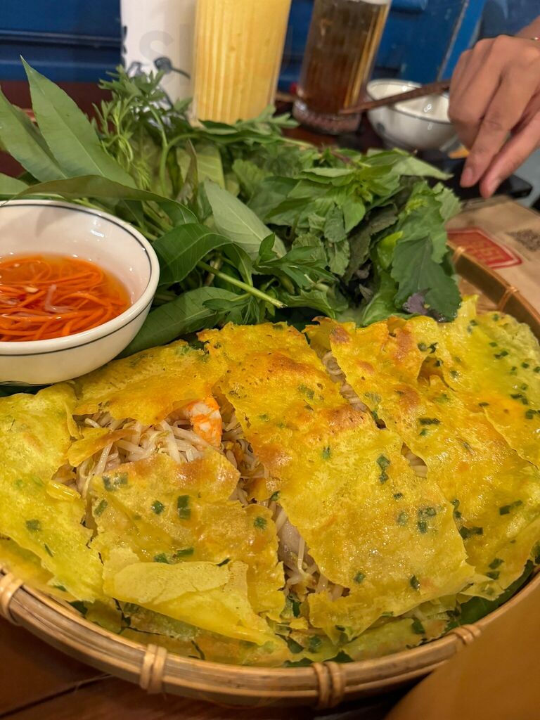 Cơm 1990 Restaurant