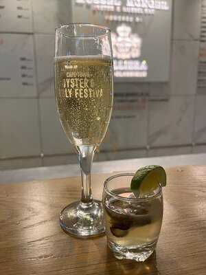 The Mussel Monger & Oyster Bar