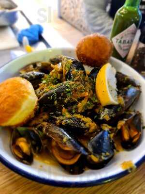 The Mussel Monger & Oyster Bar