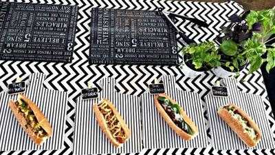 Mad Dogz - Retro Hotdog & Corndog Bar