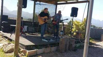 Mujo Bar & Restaurant