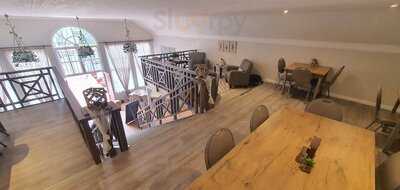 The Table Coffee & Books