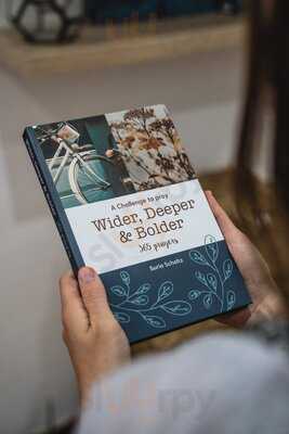 The Table Coffee & Books