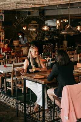 La Parada Olivedale Corner